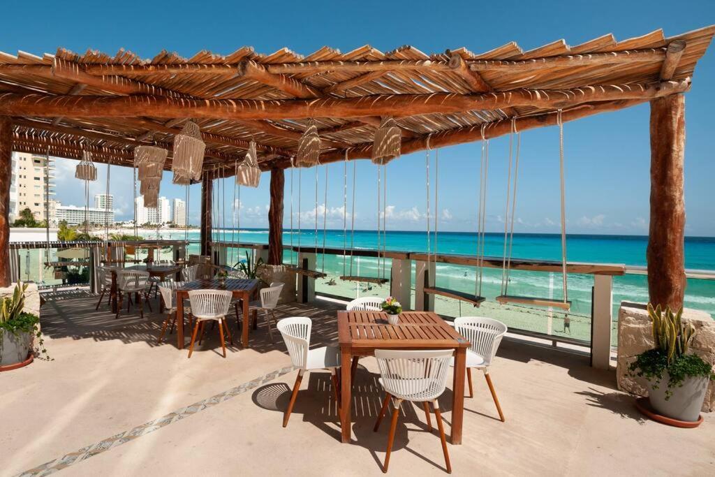 *Turquoise Escape- Beachfront Studio By Casa Paraiso* Cancún Exterior foto